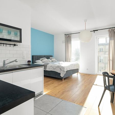 Klimatyczne I Nowoczesne Studio Very Berry W Poznaniu By Noclegi Renters Ngoại thất bức ảnh