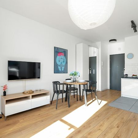 Klimatyczne I Nowoczesne Studio Very Berry W Poznaniu By Noclegi Renters Ngoại thất bức ảnh